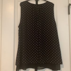 Black and white polka dot sleeveless dress shirt with key hole back button